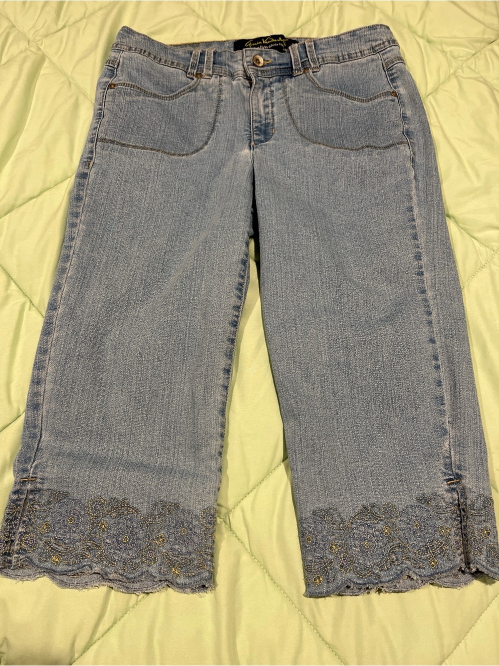 Gloria Vanderbilt Embroidered Capri Jeans Light Wash 10P